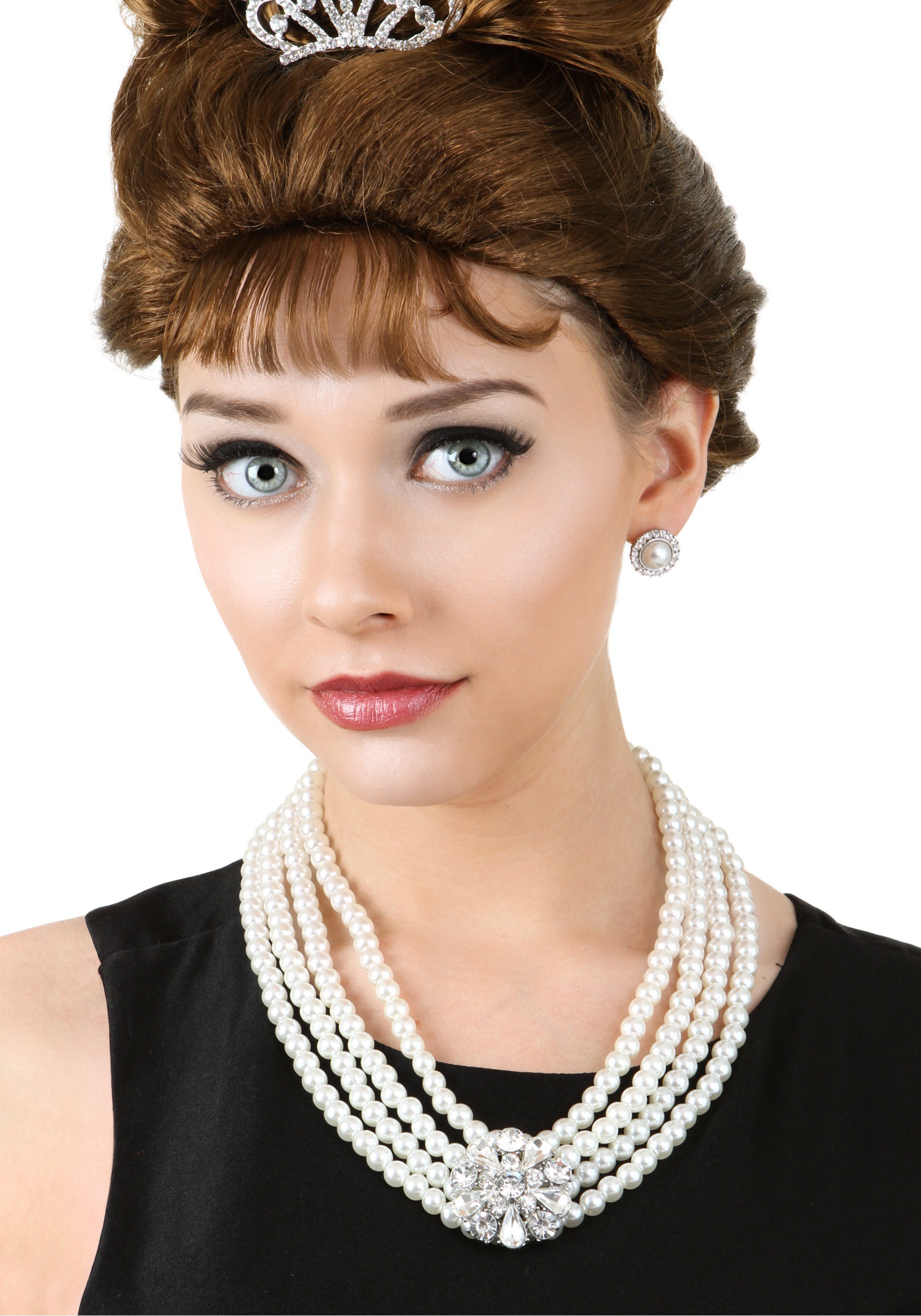 audrey hepburn pearl necklace breakfast tiffany's